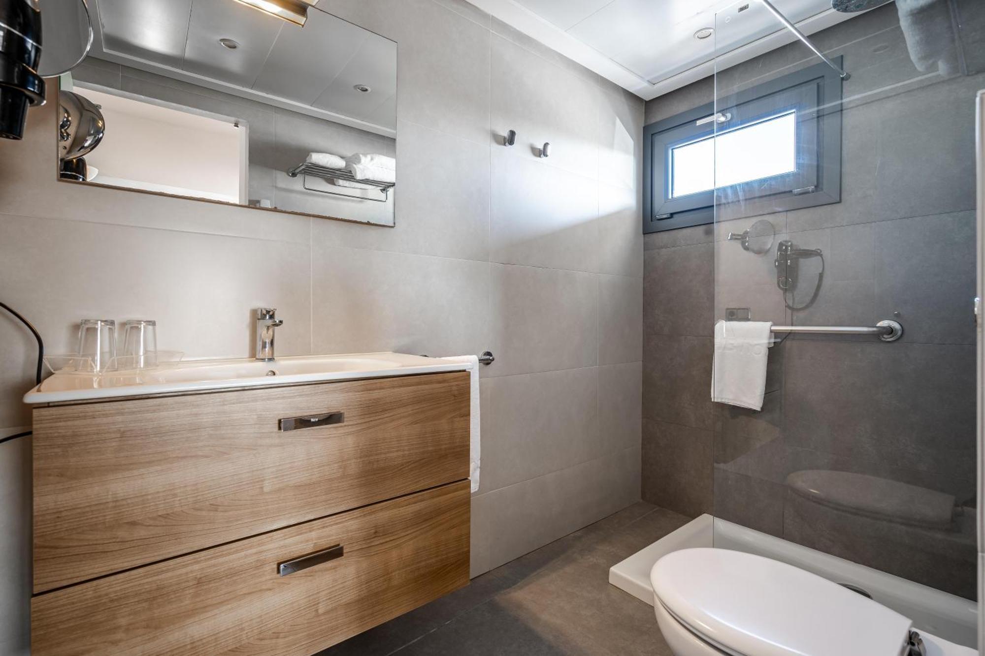 Double or Twin Room Side Sea View