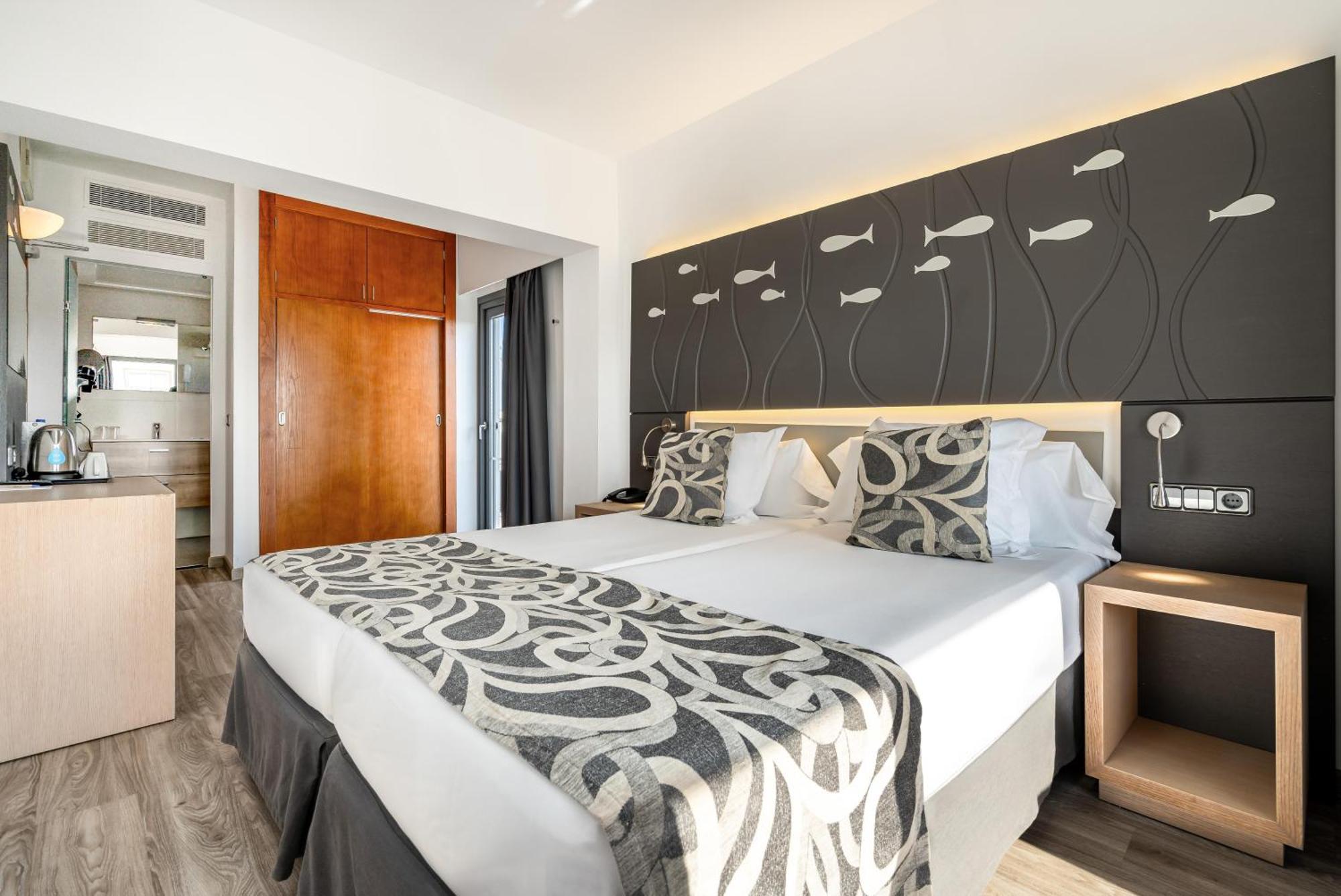 Double or Twin Room Side Sea View