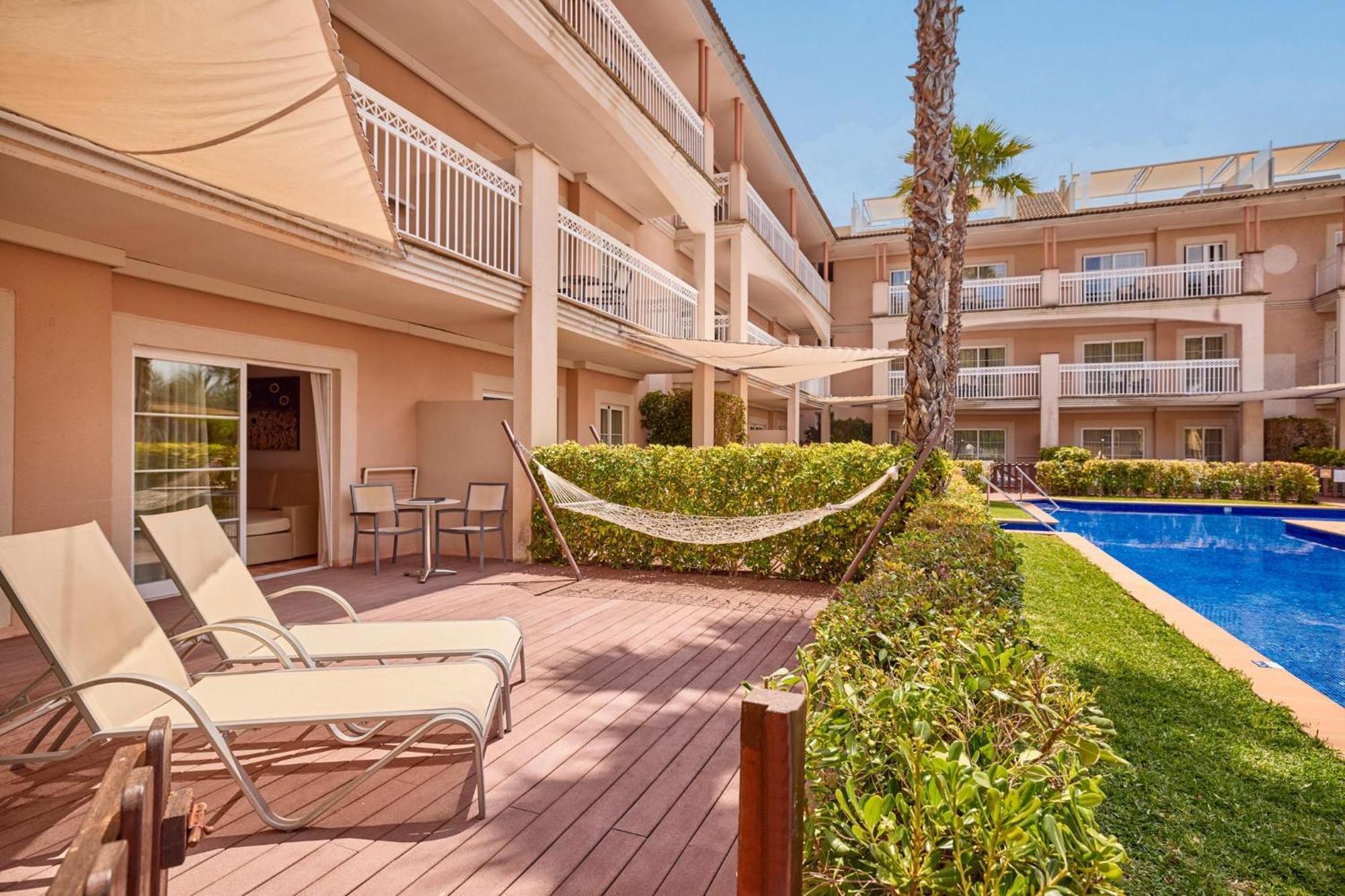 Suite de 1 dormitorio con acceso directo a la piscina